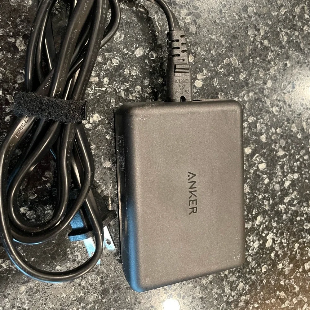 Anker IQ brand charger. Like new.⚡️⚡️⚡️